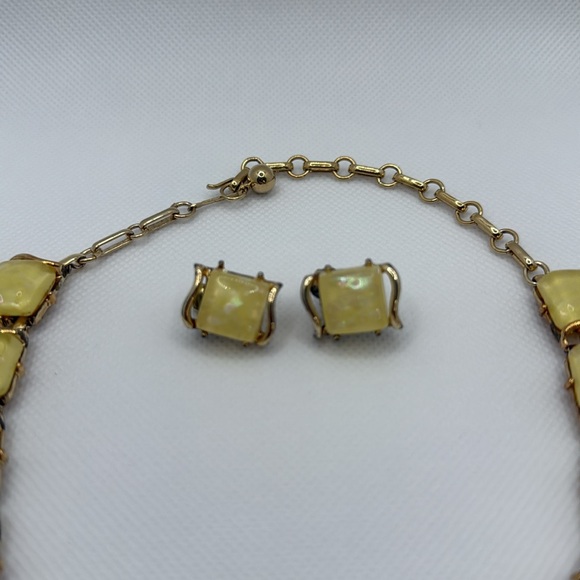 Vintage Coro Midcentury Lucite & Aurora Borealis Yellow Necklace & Earrings Set - Picture 5 of 8
